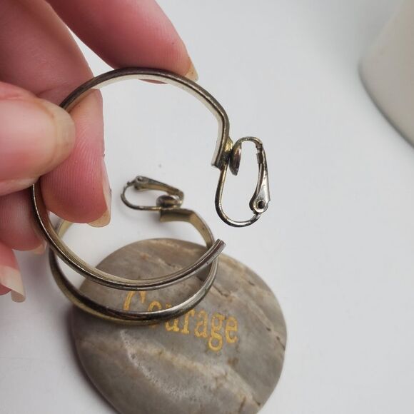 Antiquated distressed hoop Earrings clip on - Picture 2 of 4